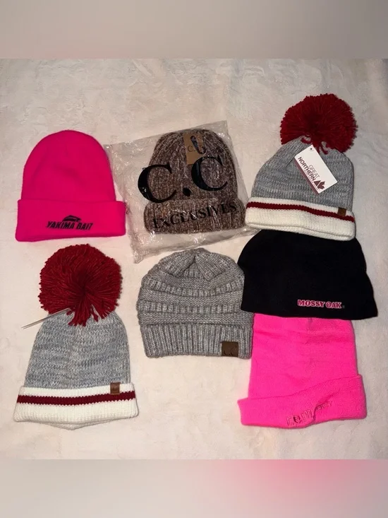 7 Beanie Hat Lot - CC, Mossy Oak, Rem Beauty, Great Northern, ETC - Picture 1 of 1